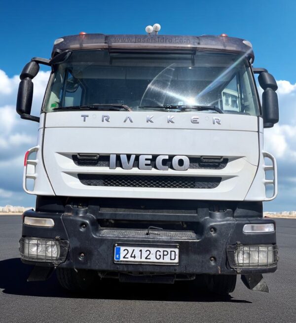 IVECO TRAKKER 450 MATRÍCULA 2412 GPD